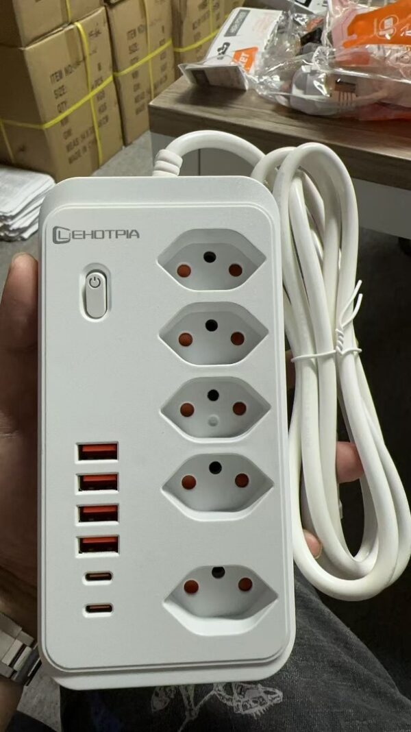 11-in-1-Steckdosenleiste mit USB-A und USB-C – Bild 5