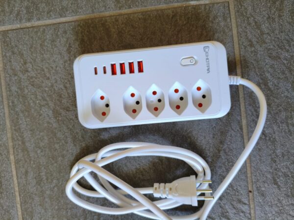 11-in-1-Steckdosenleiste mit USB-A und USB-C – Bild 2