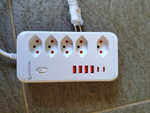 11-in-1-Steckdosenleiste mit USB-A und USB-C – Bild 3